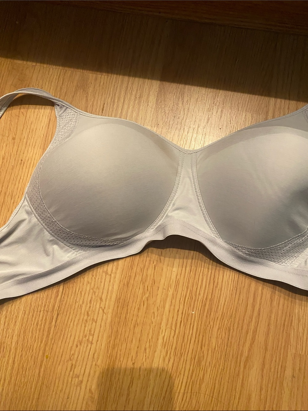 Preowned Hanes Light Gray T-Shirt Bra XL runs bigger excellent